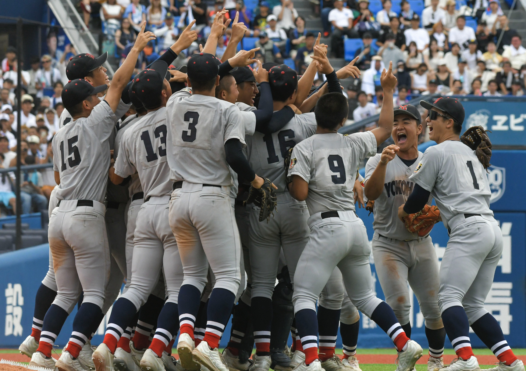 神奈川大会 横浜が3年ぶり21度目のV。奥村頼人の2戦連発弾などで東海大相模に大逆転勝利。春夏甲子園連覇の挑戦権獲得