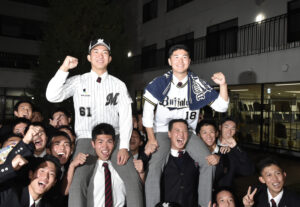 【ドラフト】健大高崎・石垣元気がロッテ１位、佐藤龍月はオリックス３位。健大最強世代の２選手がプロの門を叩く！　プロ野球ドラフト会議2025