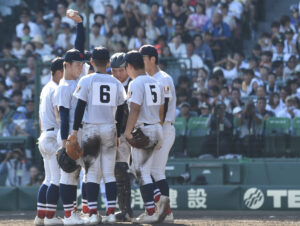2025年夏【甲子園PLAYBACK】横浜　準々決勝で県岐阜商に延長タイブレーク惜敗。絶対エース奥村頼人が見せた準々決勝での涙の意味は？