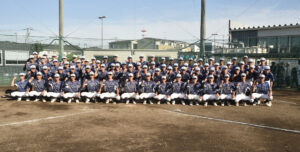 【PICKUP】叡明　鈴木彩生主将（３年＝三塁手）開会式で返還する夏の優勝旗を、もう一度持ち帰ってくる」