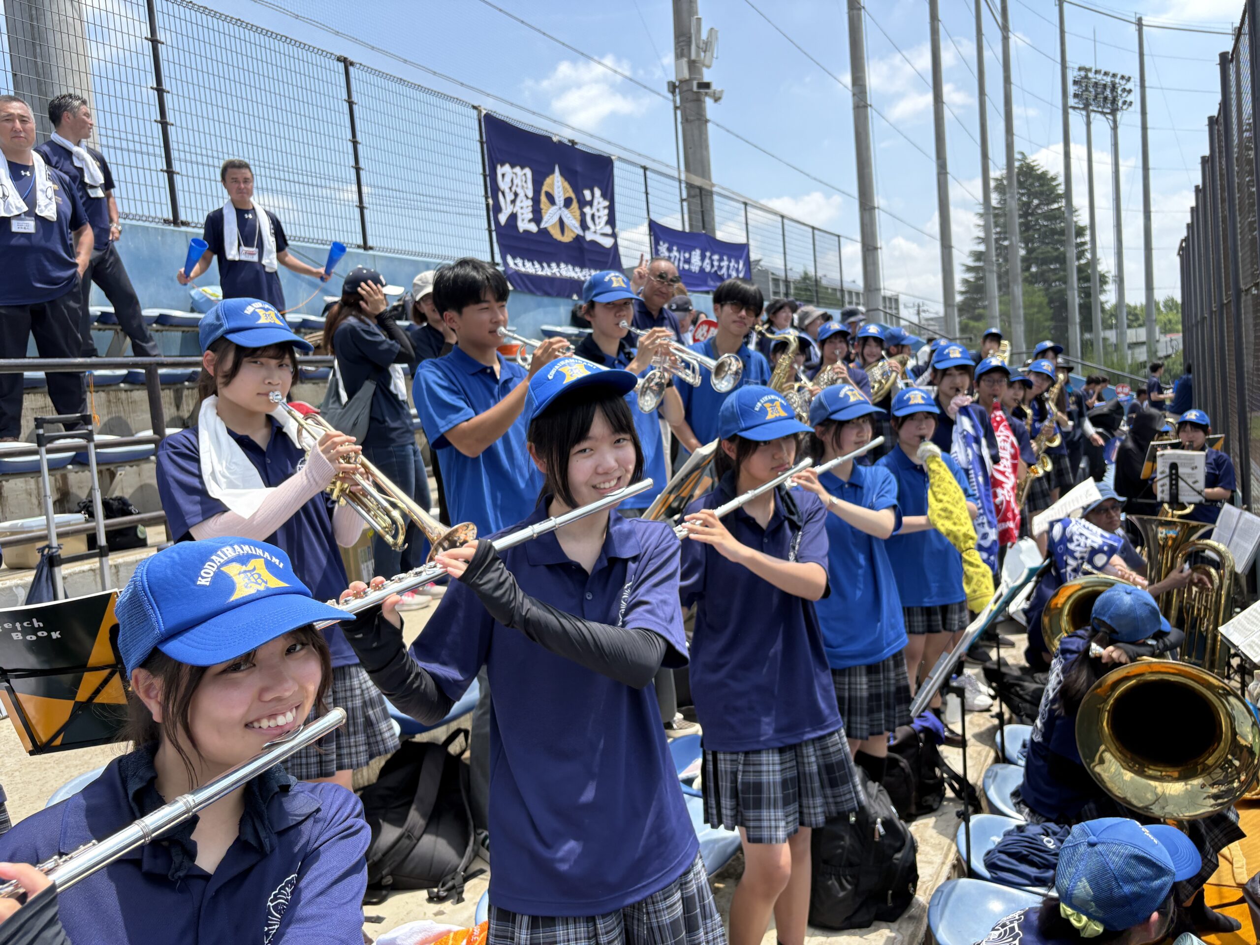 【スタンド応援レポート】小平南吹奏楽部、暑さに負けず力強い演奏で選手を後押し。スタンド一体でつかんだベスト16