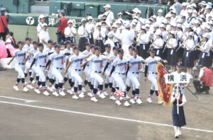 【夏レポート】横浜　甲子園１回戦で前回優勝校・沖縄尚学に７対２で勝利。エース織田が９回途中２失点12奪三振の圧巻のピッチング